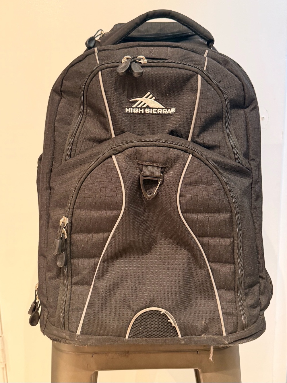 High Sierra Black and Gray Men's Daypack Backpack